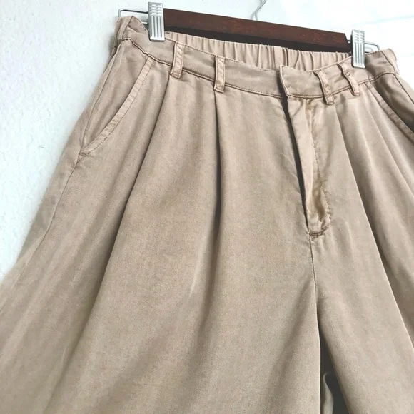 YFB KHAKIE WIDE-LEG PANTS,
SMALL. - Picture 4 of 10